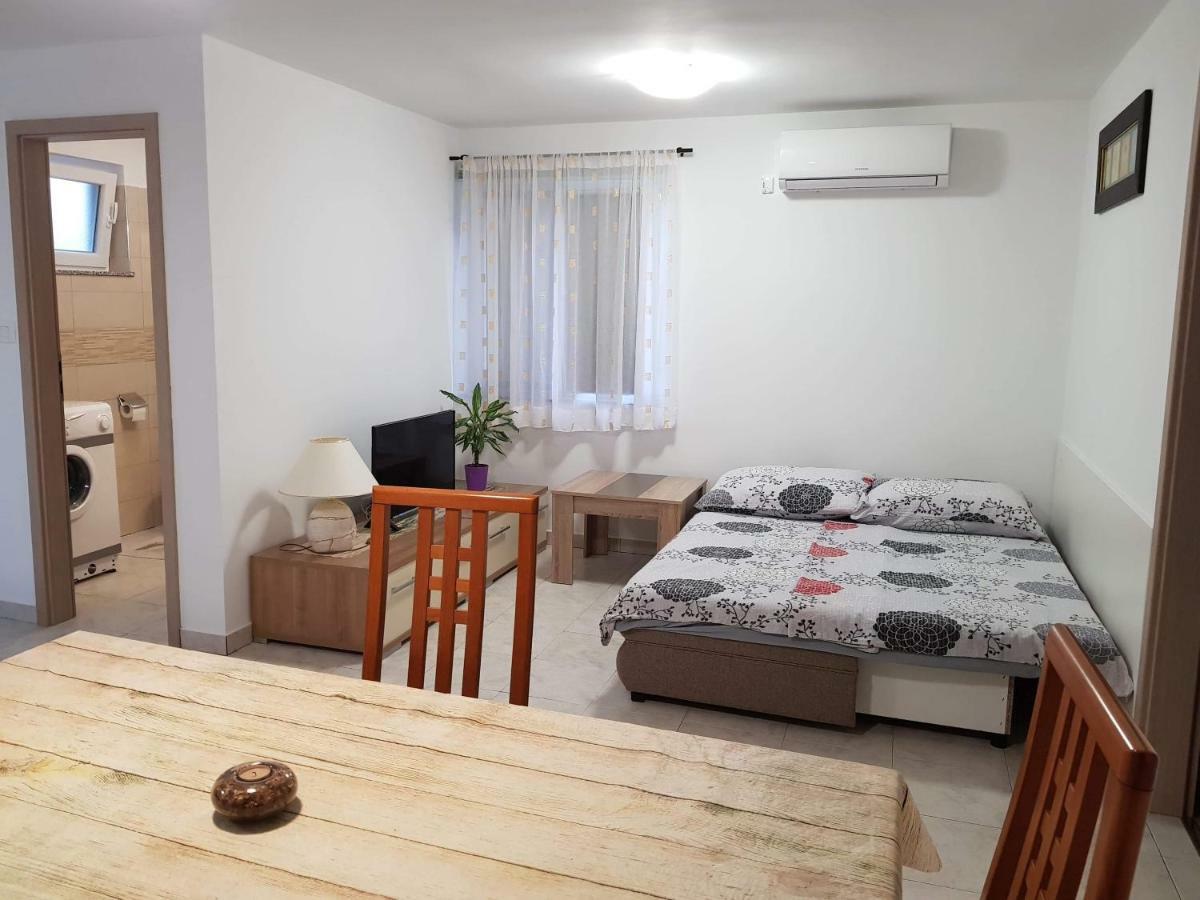 Apartment Natali Brseč Exteriör bild